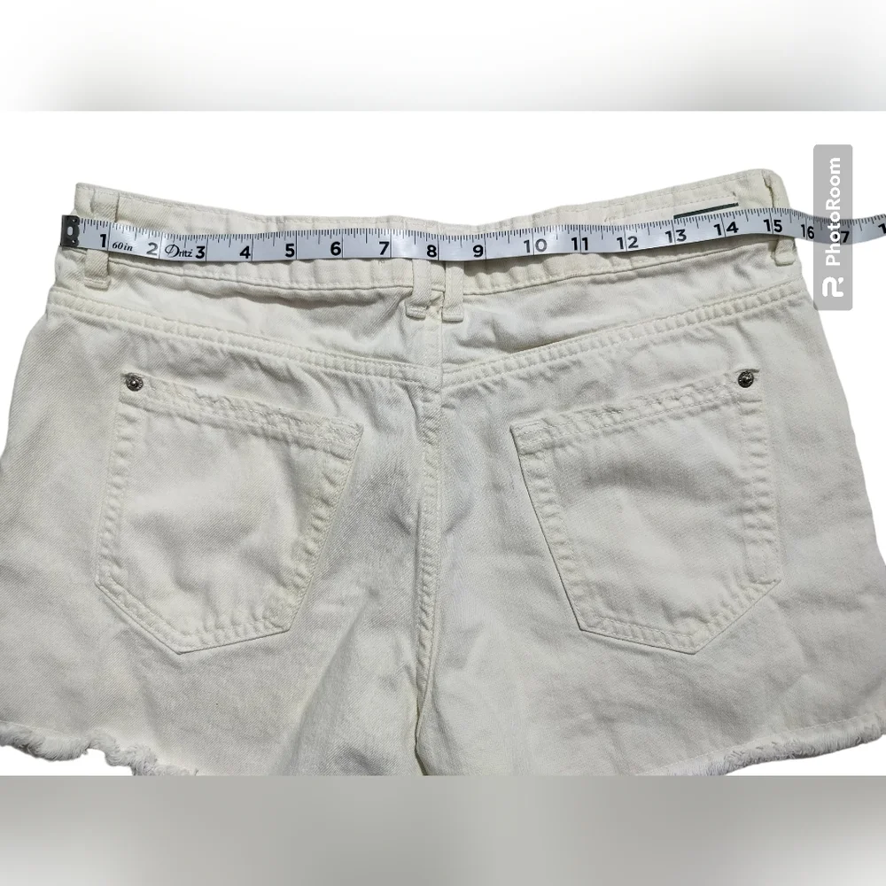 Zara ivory‎ denim shorts women's high waist distressed button jeans short size 6